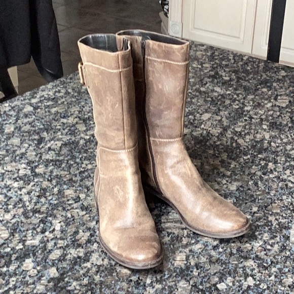 Ecco distressed tan/brown leather boots. - Picture 1 of 7